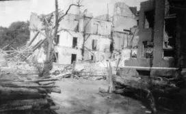 Trümmer vom Krankenhaus im april 1944 (Schwarz-Weiss-Foto)